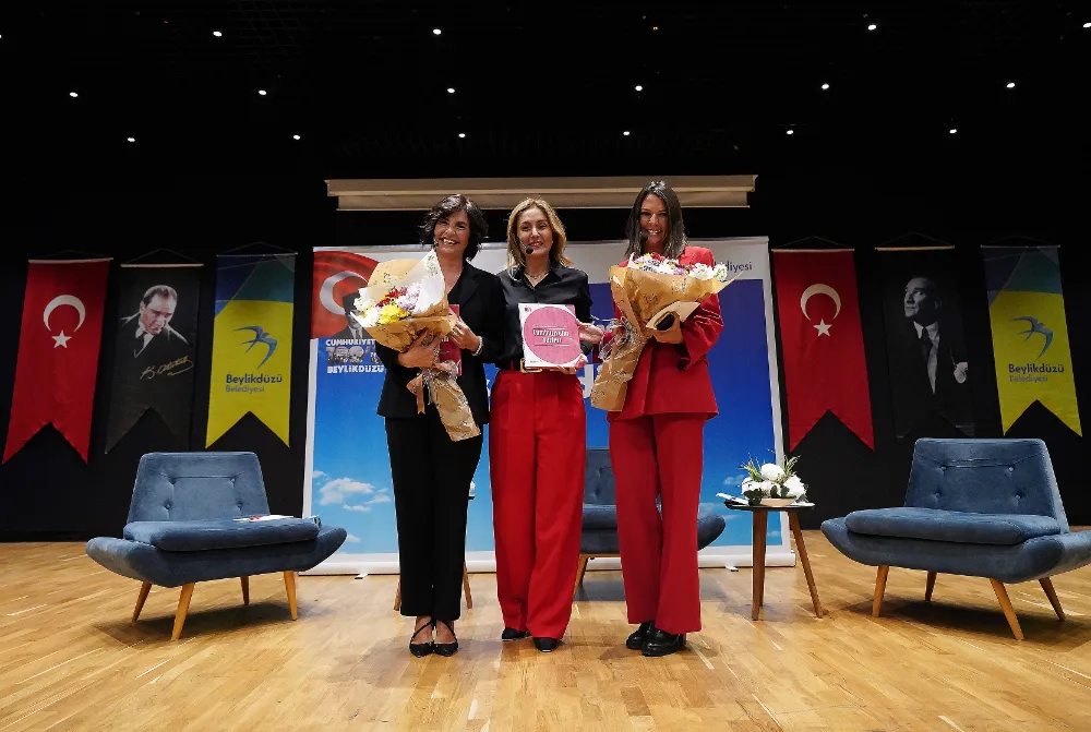 Cumhuriyet Ve Kadın Söyleşisine Yoğun İlgi