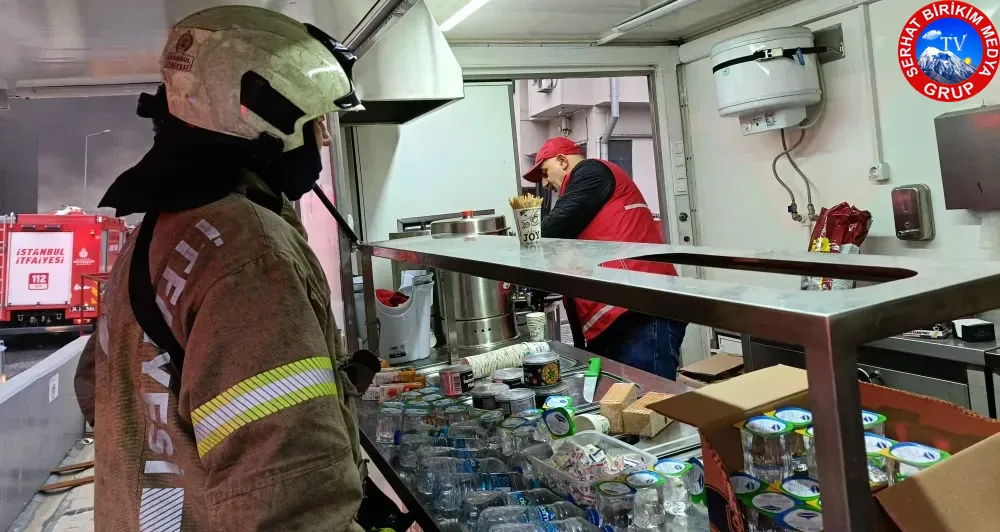 Beylikdüzü’ndeki Fabrika Yangınında Kızılay Ekibi Yardıma Koştu