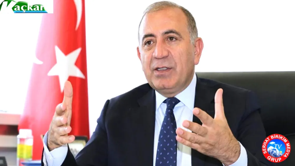 Gürsel Tekin Baba Ocağına Veda Etti