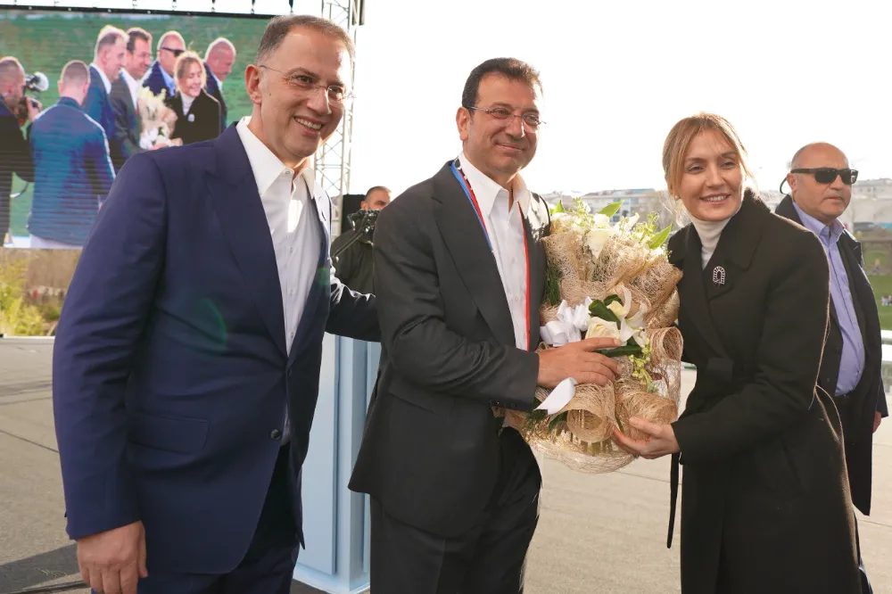 Türkiye’de İlk Olan ‘Dönüşüm Mahallesi’nde İmamoğlu ile Halk Buluşması 