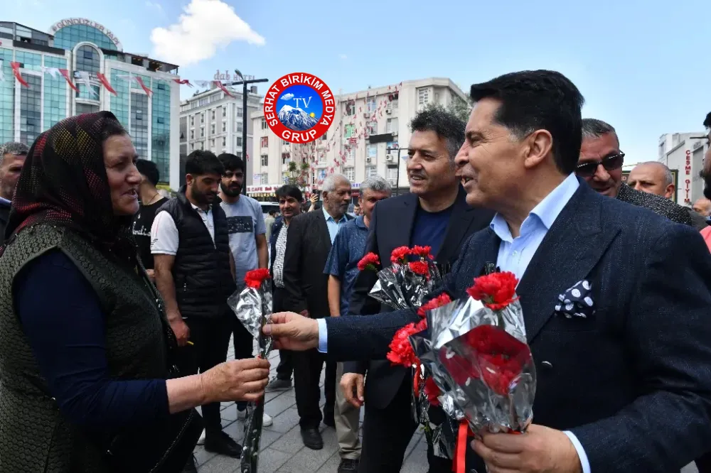 ÖZER, ANNELERLE BULUŞTU