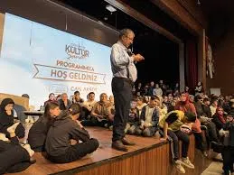 Esenyurt’ta Sanat Dolu Bir Akşam: Hayati İnanç’tan “Hayata Şiirden Bakmak” Söyleşisi...