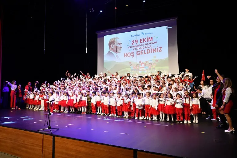 Minikler Cumhuriyet Coşkusunu Sahneye Taşıdı