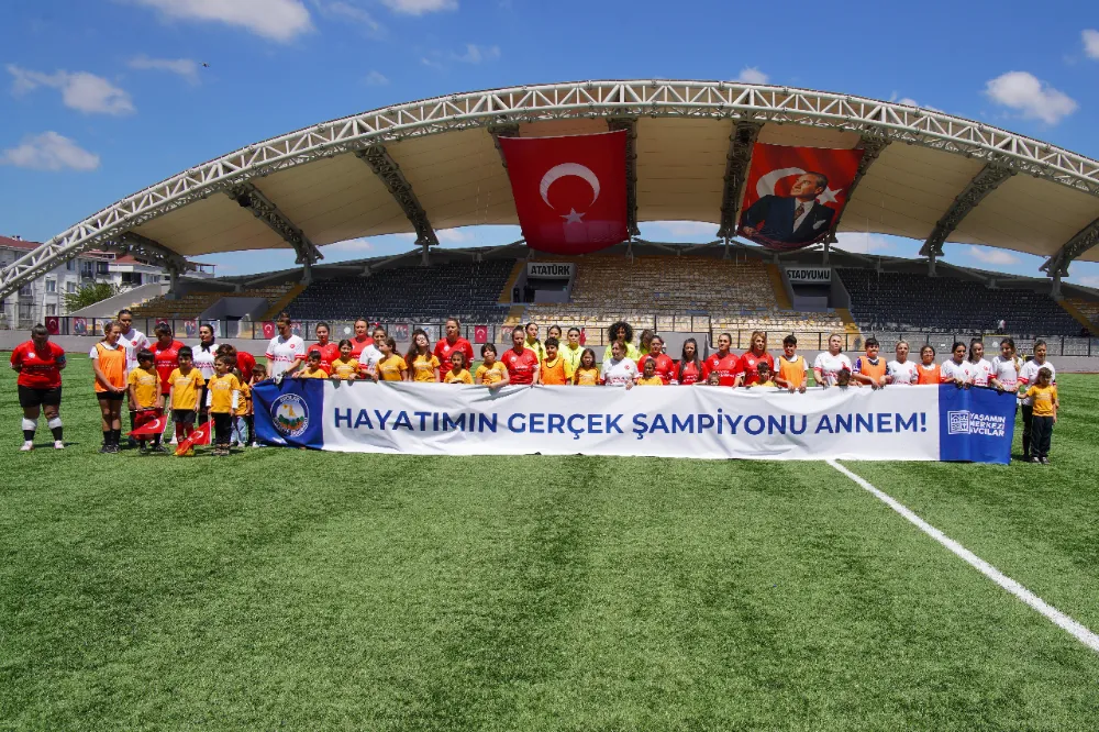 Avcılar’da Anneler Günü Sevgiyle Kutlandı