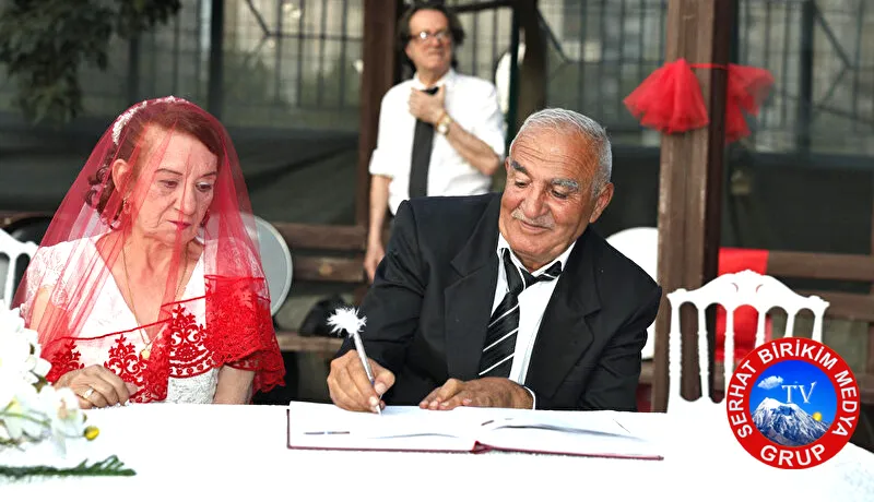 Tanıştıkları huzurevinde nikah masasına oturdular