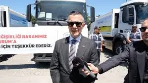 Bakan Murat Kurum’dan Esenyurt’a Temizlik Desteği: 8 Yeni Atık Aracı Hibe Edildi!