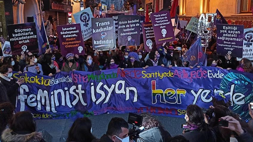 Eşitsizlik ve Adaletsizliğe Karşı Birbirimizden ve Dayanışmamızdan Aldığımız Güçle Feminist Mücadelemizi Büyütüyoruz!