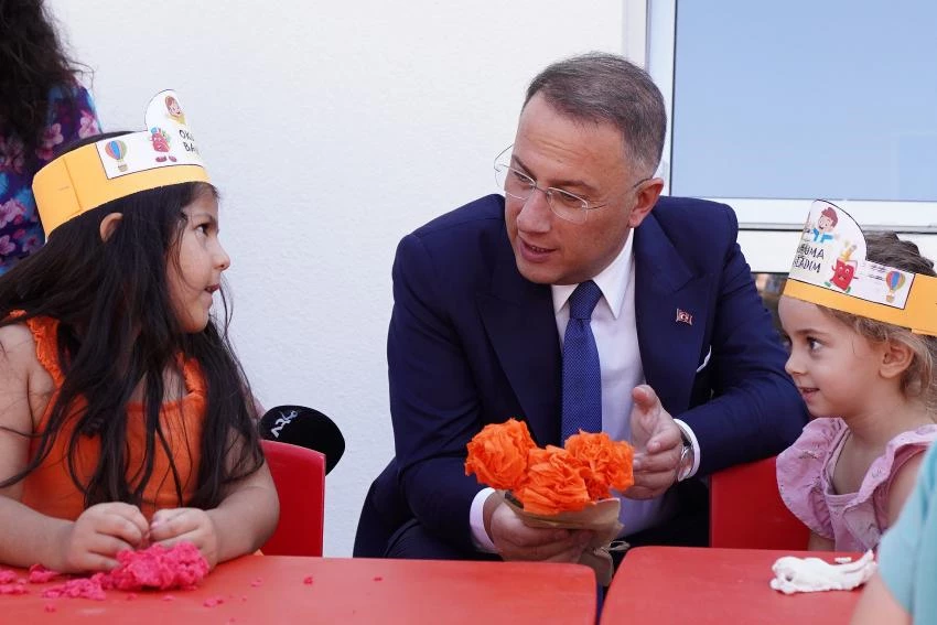 Başkan Çalık Minik Öğrencileri İlk Ders Gününde Yalnız Bırakmadı